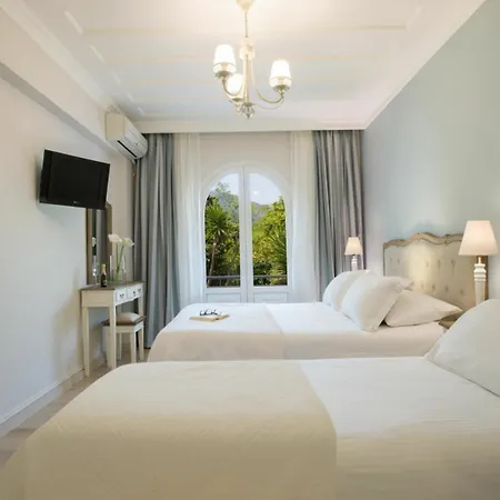 Apartahotel Lefko &