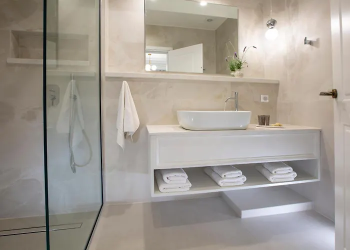 Lefko & Aparthotel 4*