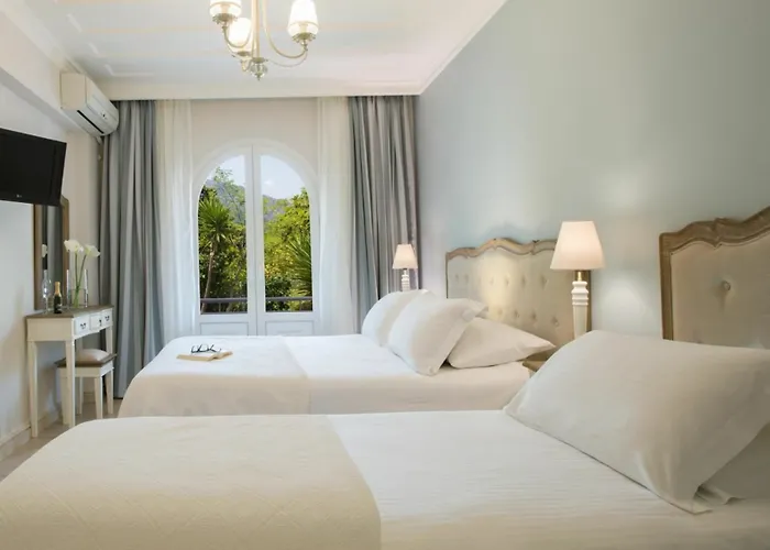 Lefko & Aparthotel 4*