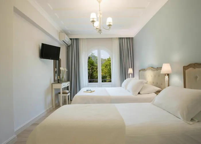 Aparthotel Lefko &