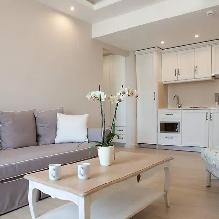 Lefko & Apartmanhotel Nidrí